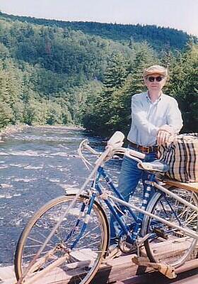 Dick is standing behind Sudjai's bike.  
        Note the rear wheel guide.